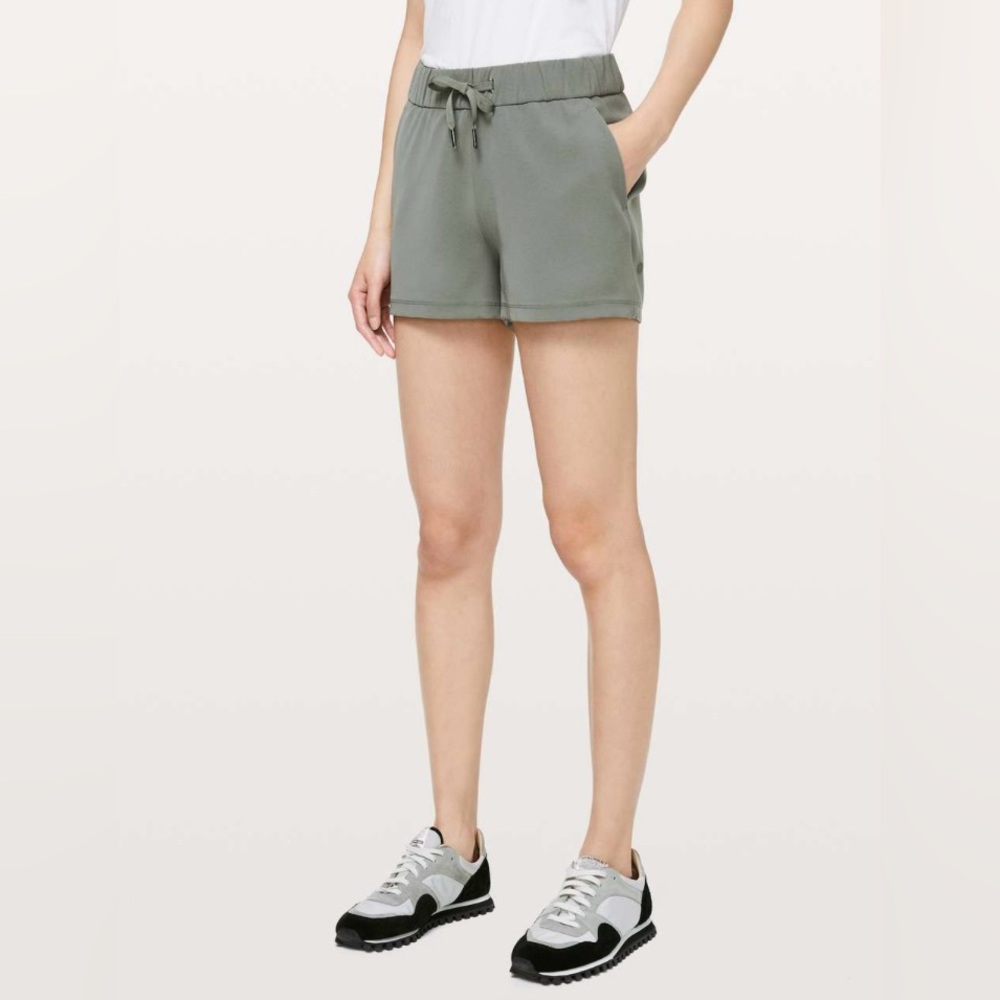 Lululemon On The Fly Short *Woven *2.5" Grey Sage